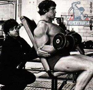 Arnold Schwarzenegger treinando Bíceps Arnold Schwarzenegger treinando Bíceps