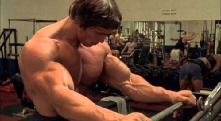 arnold dando sua opinião sobre o pump no filme pumping iron