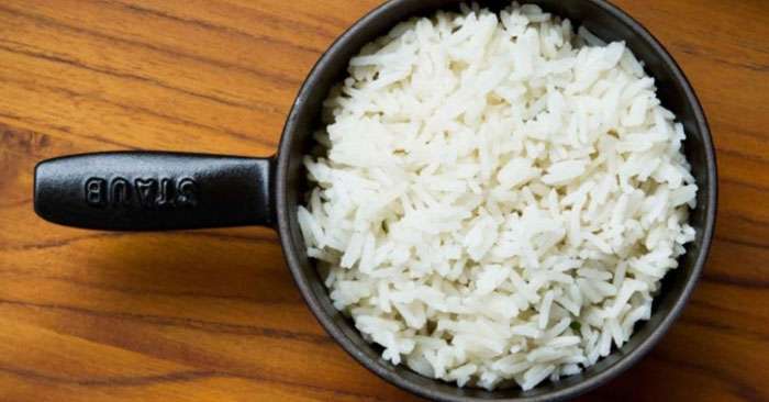 arroz branco como um alimento hipercalórico