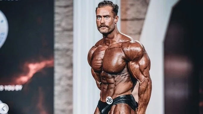 Chris Bumstead (CBUM): treino, dieta, altura, idade e mais