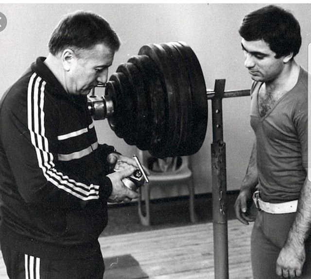 Ivan Abadjiev, treinador búlgaro responsável por popularizar o agachamento todos os dias.