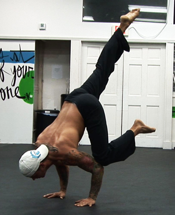 Frog-Stand-with-Hip-Extension.jpg.233193de631a173e7905f391dc69ab8c.jpg